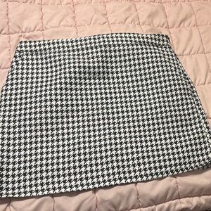 Forever 21 Monochrome Houndstooth Pencil Skirt
